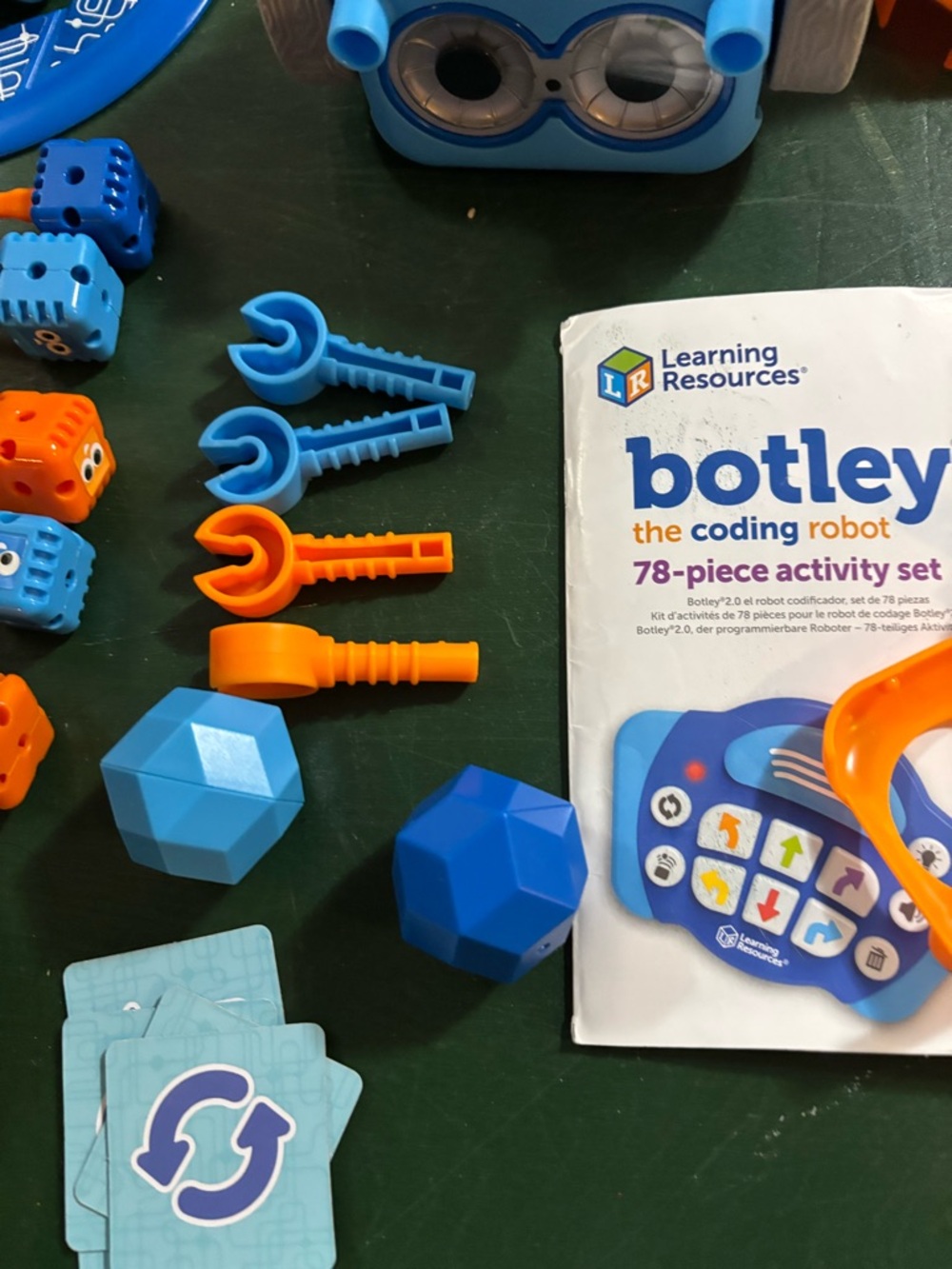Learning Resources Botley-style Coding Robot Activity - Picture 3 of 7